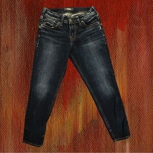 SILVER JEANS CO Women’s Suki Skinny Crop Jeans